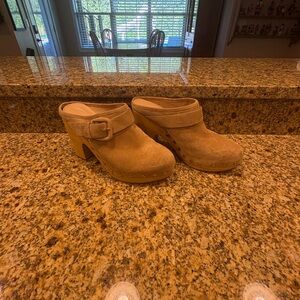 Veronica Beard Dacey Clog Sand Light Tan Beige Suede Mules Heels Size 9